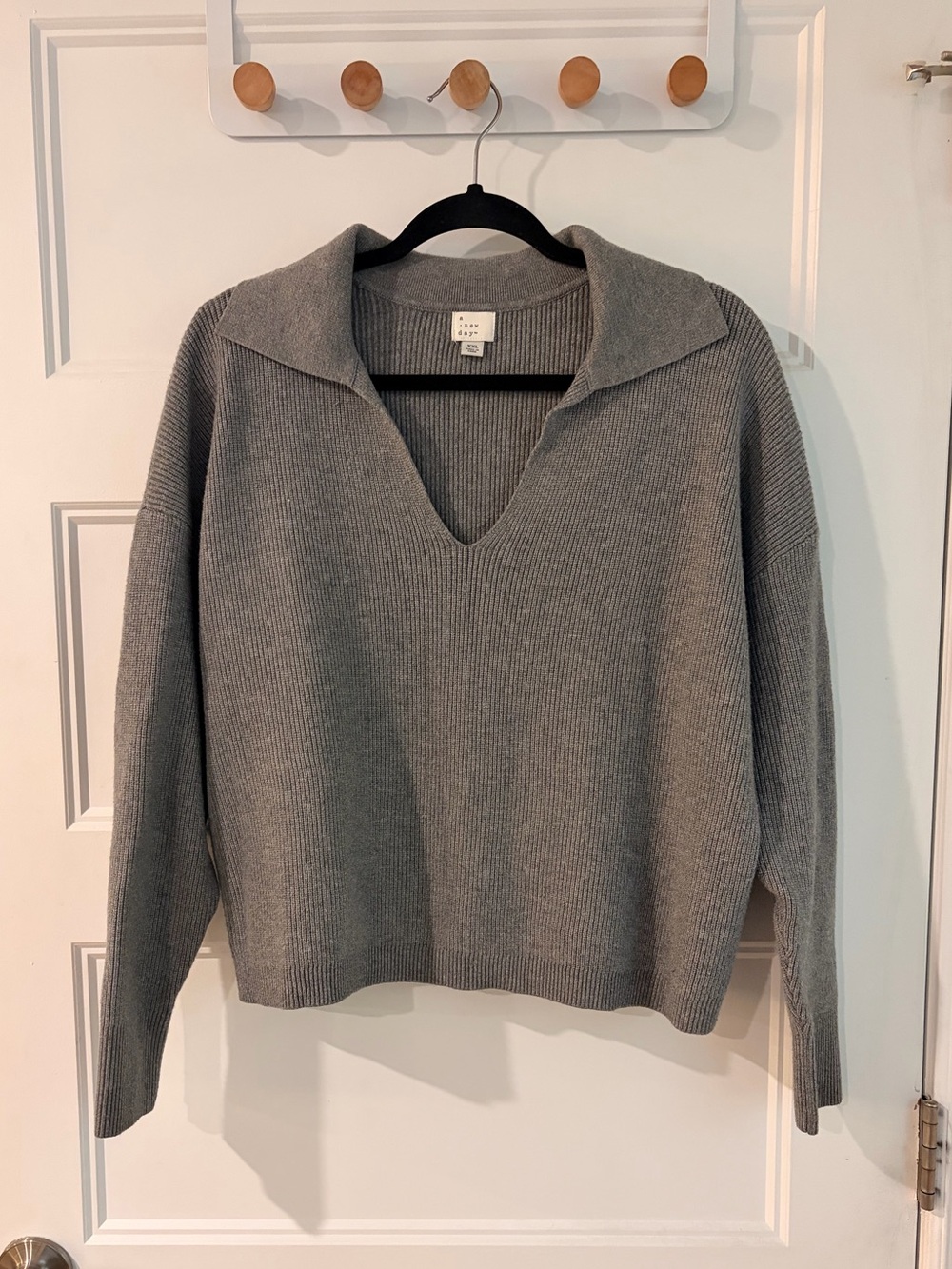 A New Day Women’s Grey Collared V-Neck Ribbed Sweater | XXL